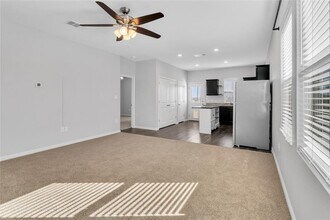 105 Bell Rings Dr in Jarrell, TX - Building Photo - Building Photo