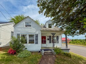 301 Ragland St in South Boston, VA - Building Photo