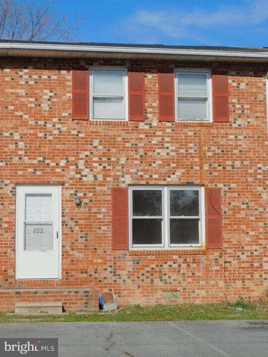 122 Brunswick Rd in Stephens City, VA - Building Photo