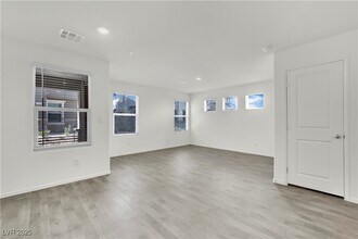 1133 Scarlet Sparrow St in Henderson, NV - Building Photo - Building Photo
