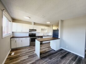 9550-9153 153 St NW in Edmonton, AB - Building Photo