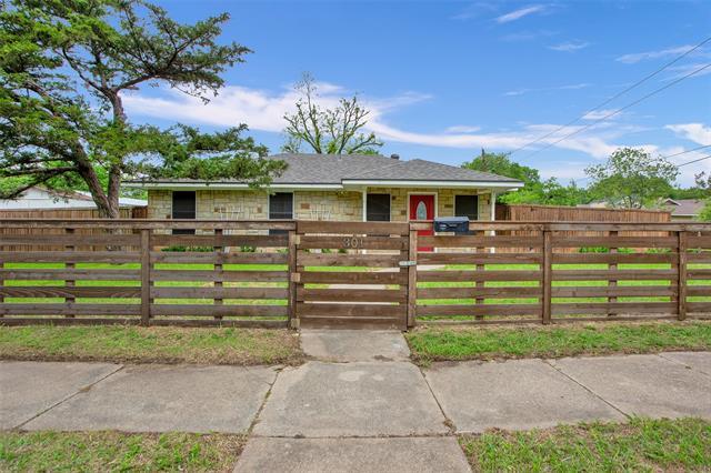 301 W Rainey St in Sherman, TX - Building Photo