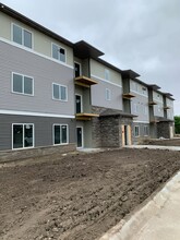 Creekside Apartments in York, NE - Building Photo - Building Photo