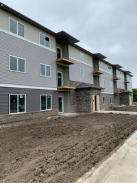 Creekside Apartments in York, NE - Foto de edificio - Building Photo