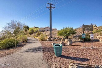 6044 Los Pueblos Dr in El Paso, TX - Building Photo - Building Photo