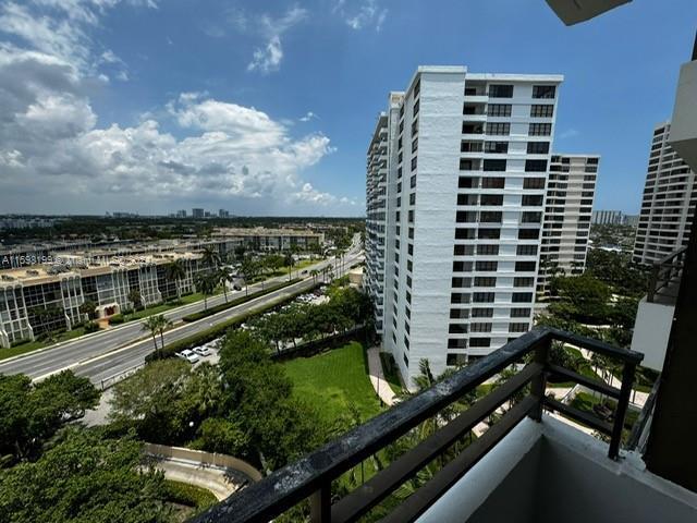 500 Three Islands Blvd, Unit 809 in Hallandale Beach, FL - Building Photo