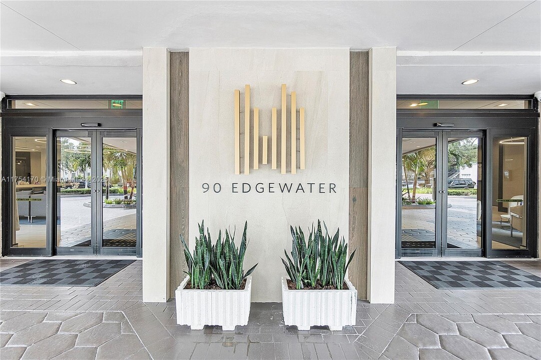 90 Edgewater Dr, Unit 905 in Coral Gables, FL - Building Photo