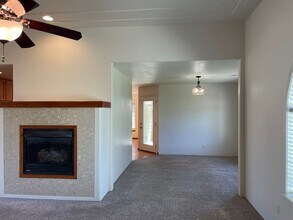 243 Meadowbrook Dr in Central Point, OR - Building Photo - Building Photo