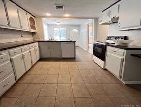 54 Barstow Dr in Wethersfield, CT - Building Photo - Building Photo
