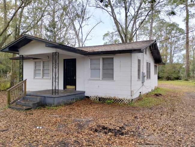 property at 5562 Lyle Ln
