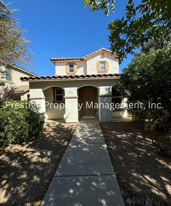 107 W Paseo Celestial in Sahuarita, AZ - Foto de edificio