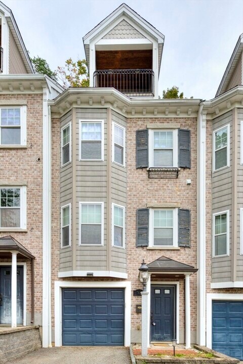 38 Johnson St in Worcester, MA - Building Photo