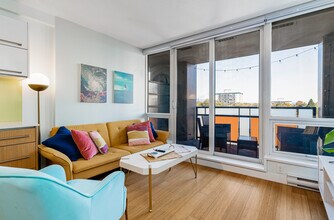 718 Main St in Vancouver, BC - Building Photo - Building Photo