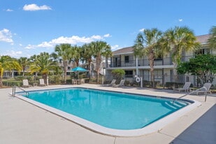 Breeze Apartments in Gulf Breeze, FL - Building Photo