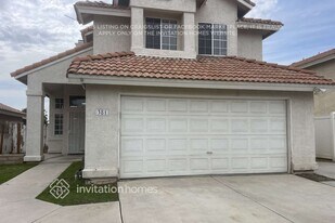 381 Via Capri in Hemet, CA - Building Photo
