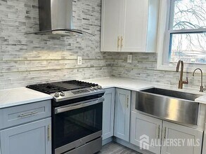 483 East Ave in Woodbridge Township, NJ - Building Photo - Building Photo