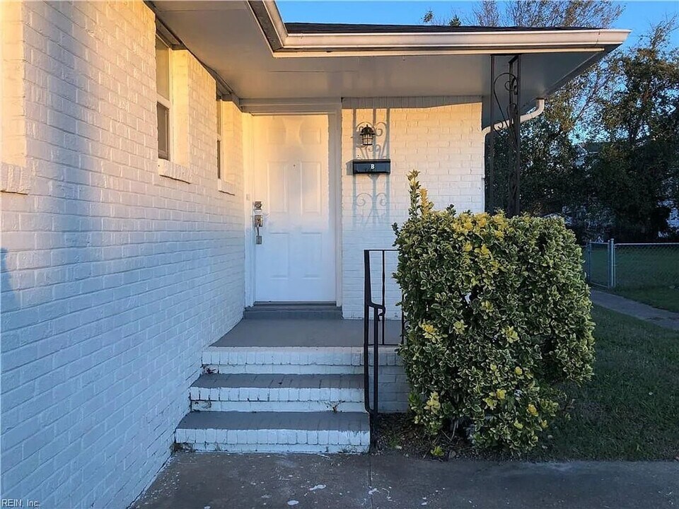 9548-9519 19th Bay St in Norfolk, VA - Building Photo