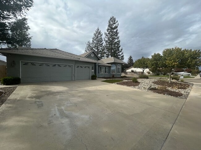 3401 S Tracy St in Visalia, CA - Building Photo - Building Photo
