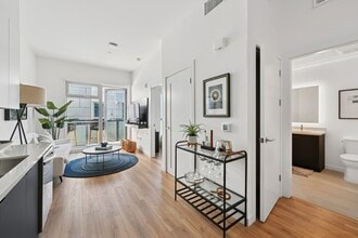 Evani 3223 Wilshire in Santa Monica, CA - Building Photo - Building Photo