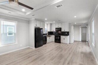 119 Mooney Rd in Pearland, TX - Building Photo - Building Photo