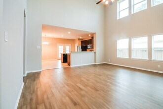 16831 Marlin Spike Way in Crosby, TX - Foto de edificio - Building Photo