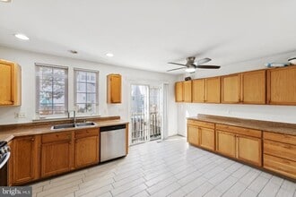 13965 Sawteeth Way in Centreville, VA - Building Photo - Building Photo