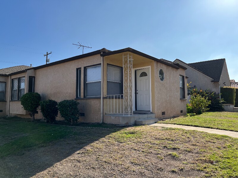 1600 S Monterey St in Alhambra, CA - Building Photo