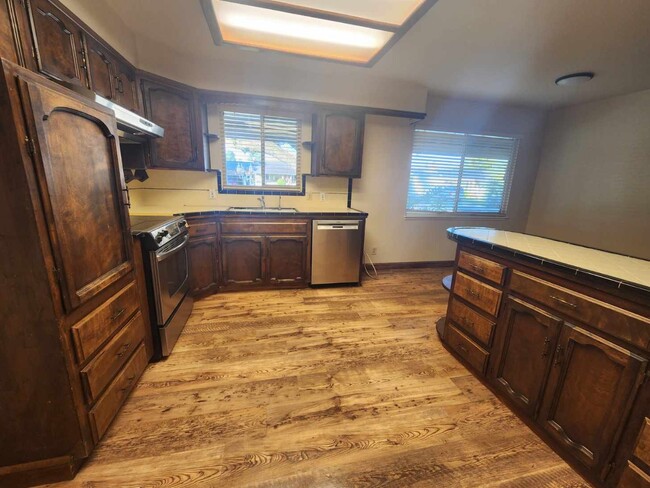 1639 Debra Ln in Yuba City, CA - Building Photo - Building Photo