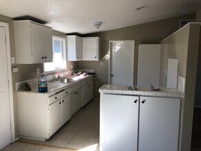 3138 E Ave Q4 in Palmdale, CA - Building Photo - Building Photo