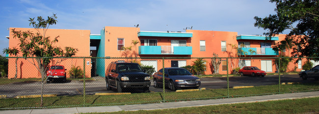 Courtyard Apartments in Homestead, FL - Building Photo - Building Photo