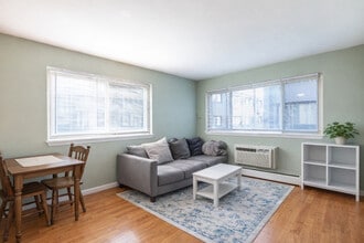 Stadium Village Apartments in Minneapolis, MN - Foto de edificio - Building Photo