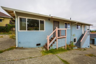 8117 Ney Ave in Oakland, CA - Building Photo - Building Photo