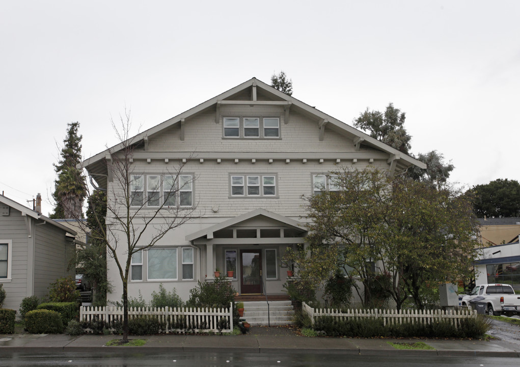 312 Washington St in Petaluma, CA - Building Photo