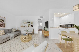 2043 Cornwall C in Boca Raton, FL - Building Photo - Building Photo