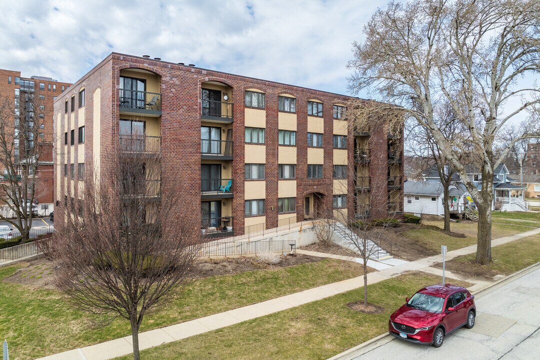 104 N Pine Ave in Arlington Heights, IL - Building Photo