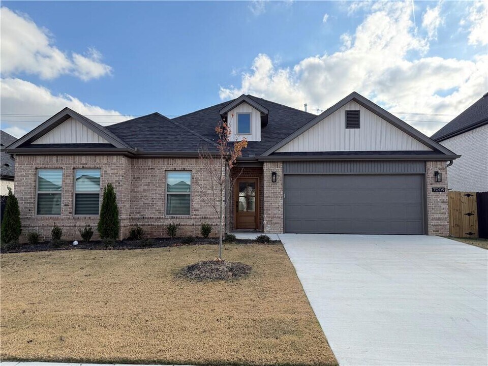 7009 SW Basswood Ave in Bentonville, AR - Building Photo
