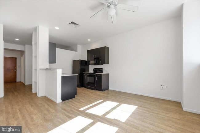 property at 1015 W Lancaster Ave