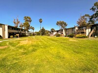 1150 S Meadow Ln in Colton, CA - Foto de edificio - Building Photo