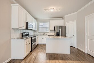 301 E Lamar St in McKinney, TX - Foto de edificio - Building Photo