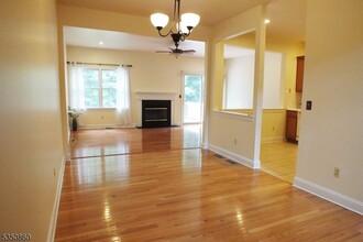 83 Raymound Blvd in Parsippany Troy Hills, NJ - Building Photo - Building Photo