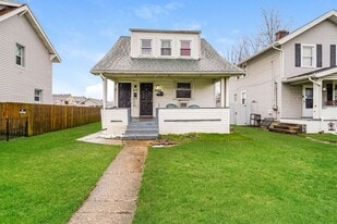 2009 Sullivant Ave in Columbus, OH - Building Photo