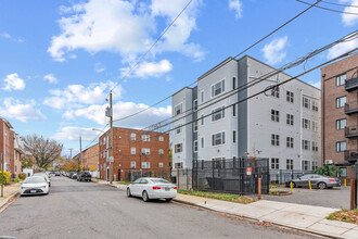 1517 Young St SE in Washington, DC - Building Photo - Building Photo