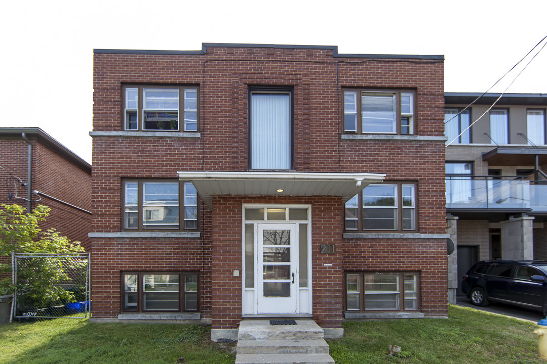 211 Ivy Cres in Ottawa, ON - Building Photo