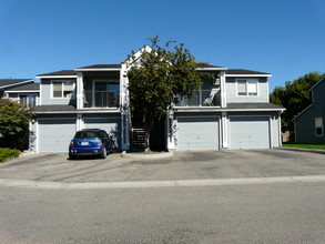 6734 W Clinton in Boise, ID - Foto de edificio - Building Photo