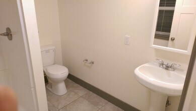 1734 James St-Unit -B in Bellingham, WA - Building Photo - Building Photo