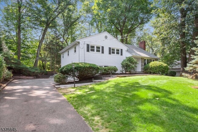 19 Braidburn Way in Morristown, NJ - Building Photo - Building Photo