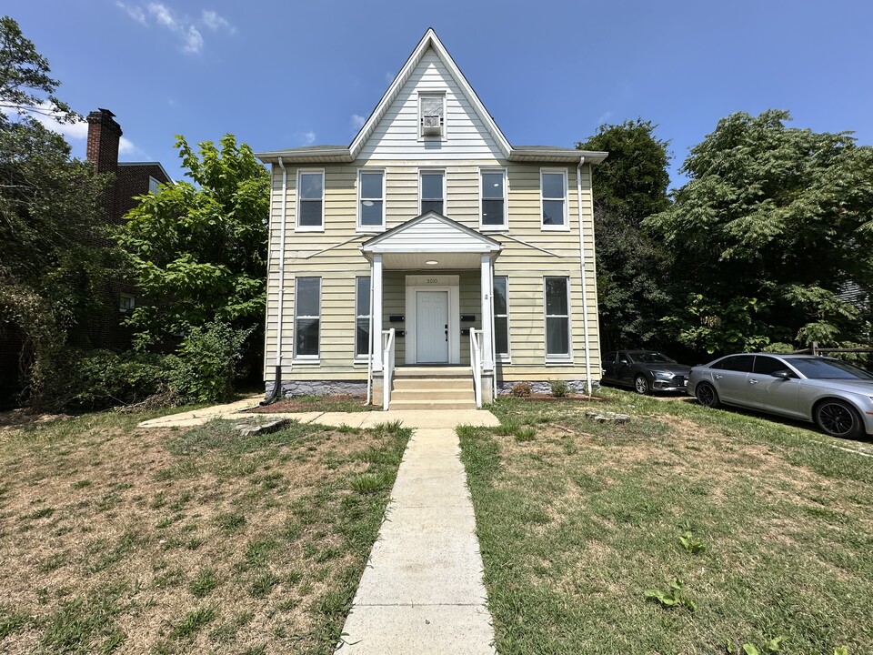 3010 White Ave, Unit B in Baltimore, MD - Building Photo