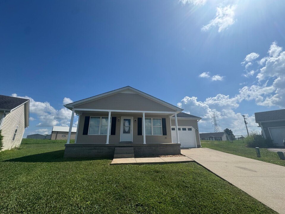 140 Perdez Ct in Bowling Green, KY - Building Photo