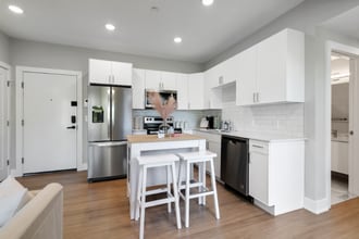 3915 Ridge Ave in Philadelphia, PA - Foto de edificio - Building Photo