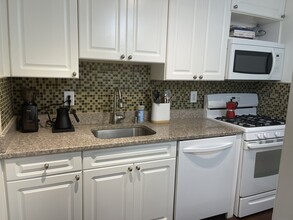 3 Kiwi Corner in Ridgefield, CT - Building Photo - Building Photo